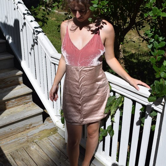 Reformation "Kit" dress in blush - Picture 3 of 7